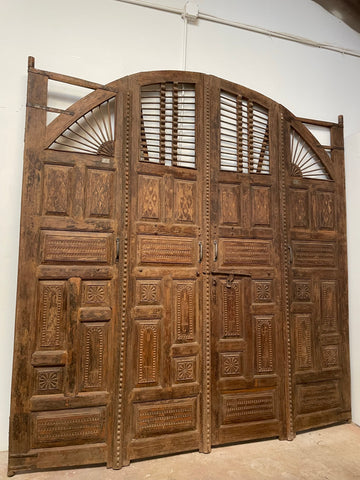 https://www.mogulinterior.com/blogs/news/luxury-farmhouse-carved-barn-doors