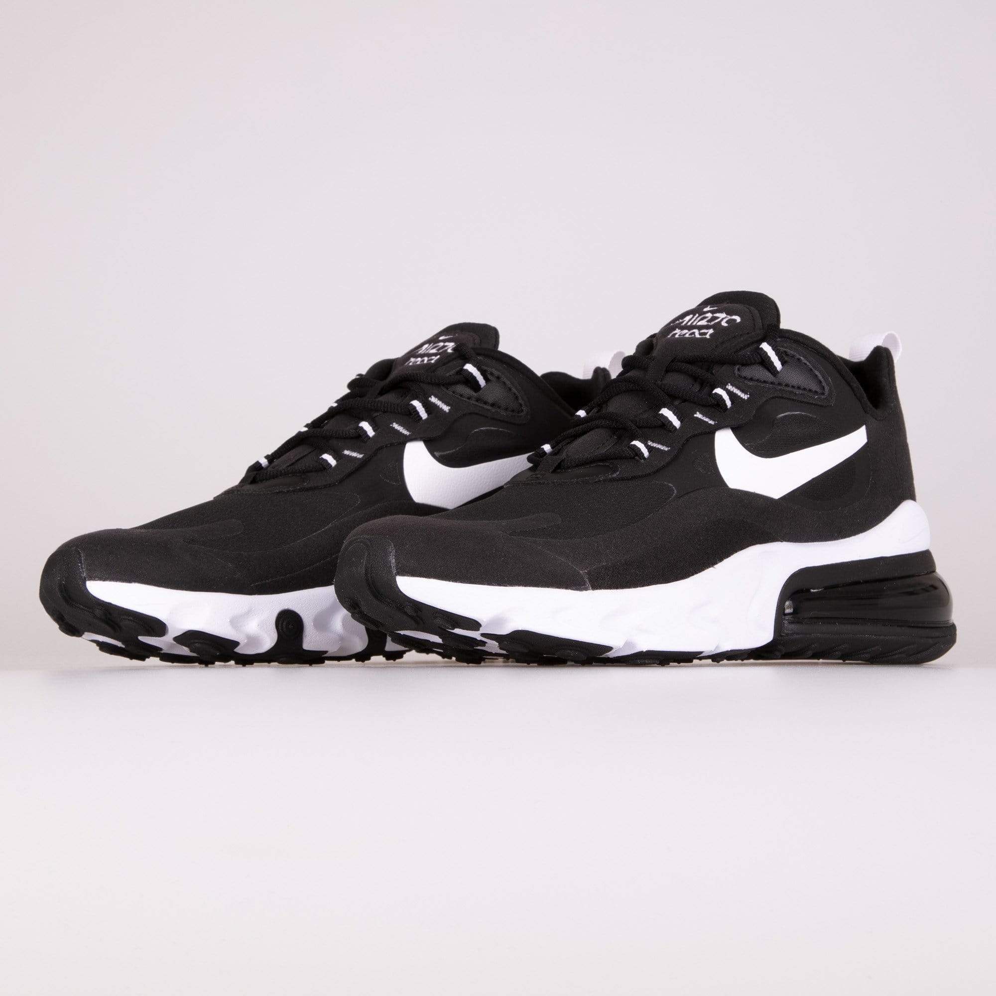 mens black and white nike trainers