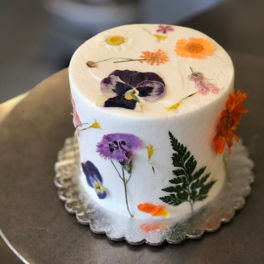 Vanilla on Vanilla Flower Pressed™ Cake (8 cake of 2 layers)