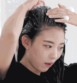 como lavar o cabelo