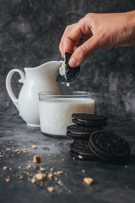 biscuit with a glass of milk