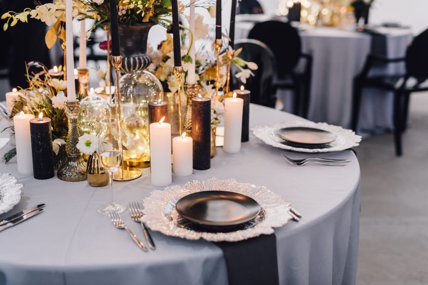 black-and-white-table-setup