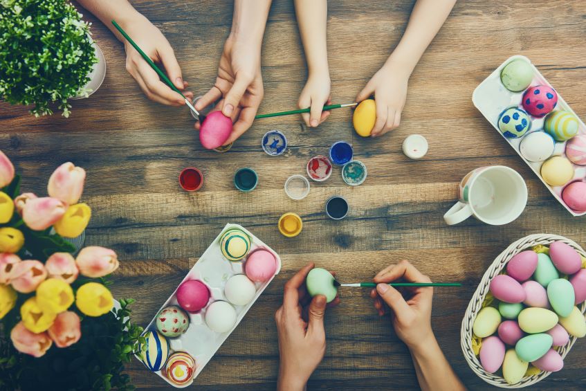 family decorating easter egg