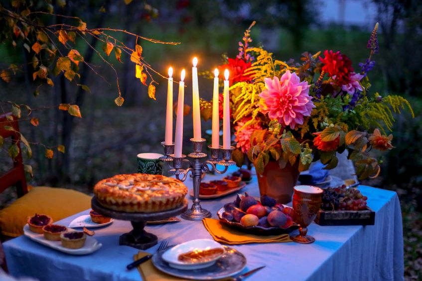 outdoor romantic dinner