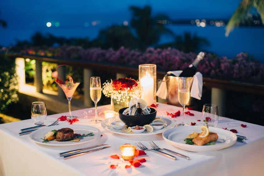 romantic table arrangement