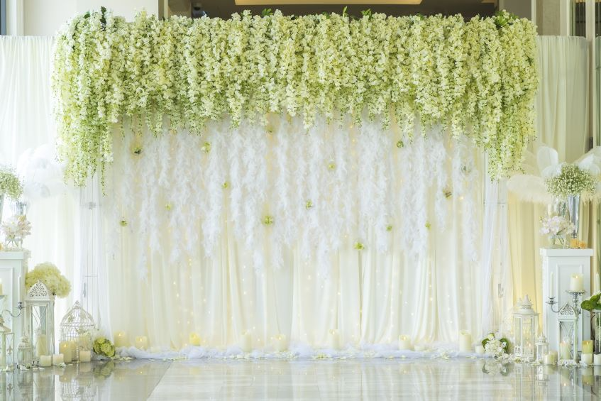 https://cdn.shopify.com/s/files/1/0042/0390/5136/files/wedding_backdrops.png?v=1697682625