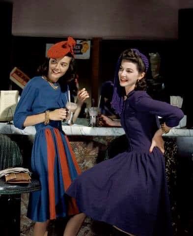 1940s ladies at a bar