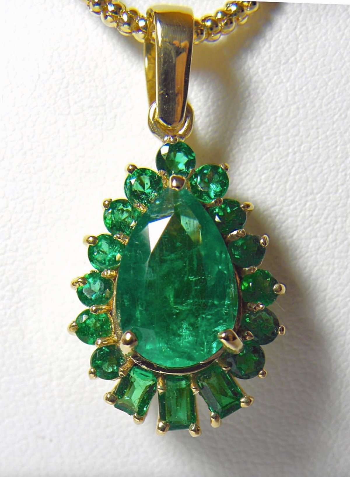 Statement Natural Colombian Emerald Solitaire Pendant 18k Gold ...