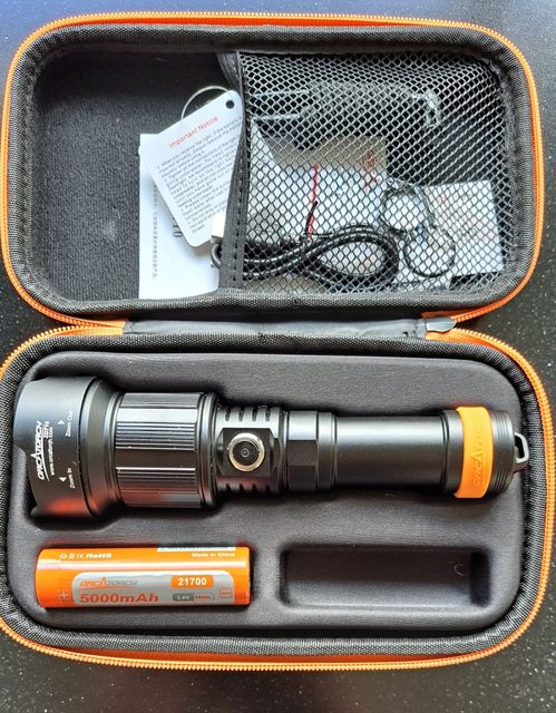 OrcaTorch ZD710 Zoomable Dive Light Unboxing
