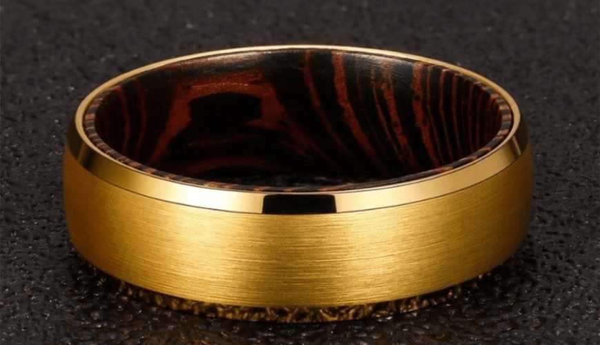 bague en bois et tungstène couleur or