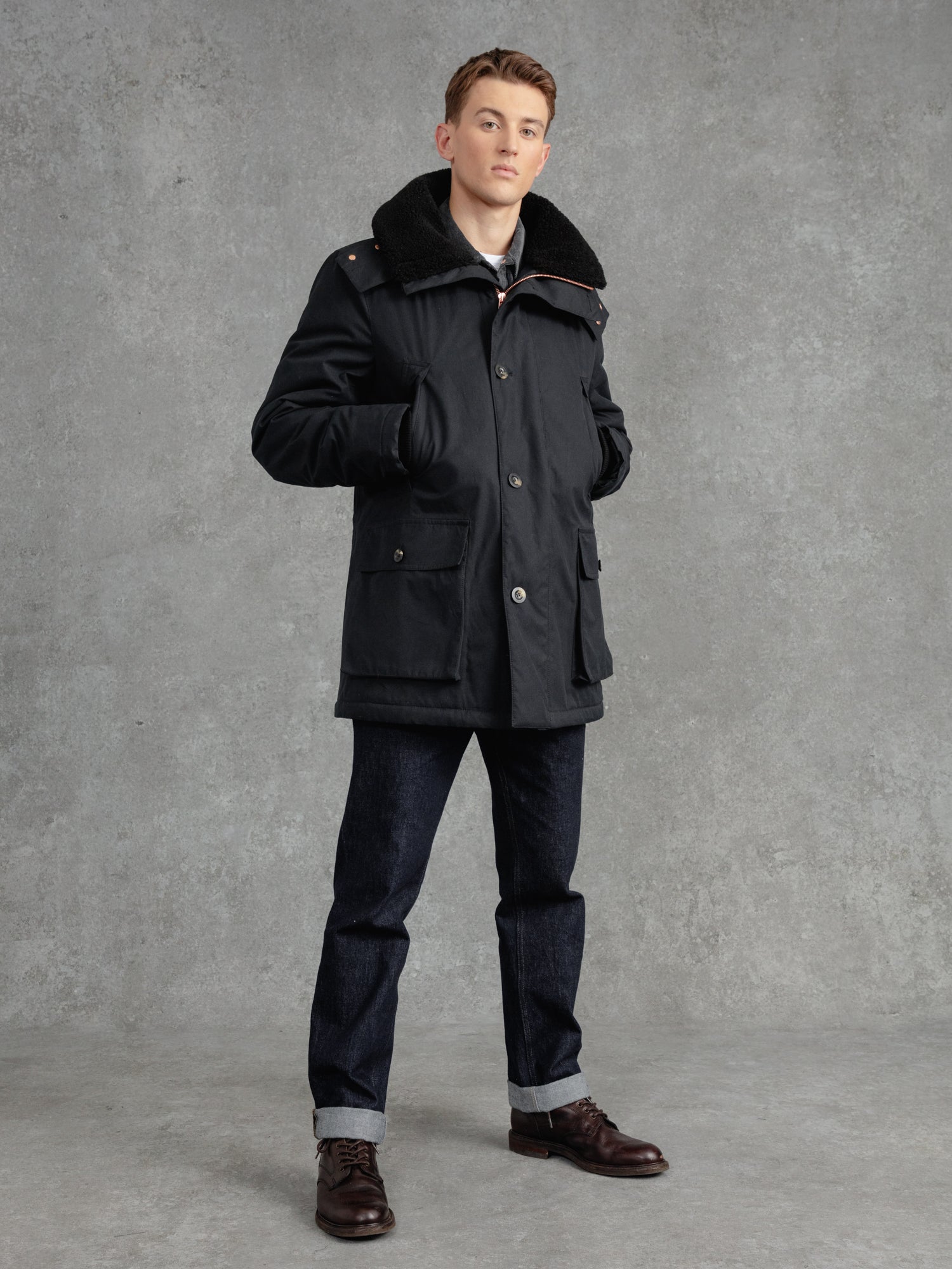 PWVC AW23 ECOMM THE FROBISHER IVORY BLACK 1857