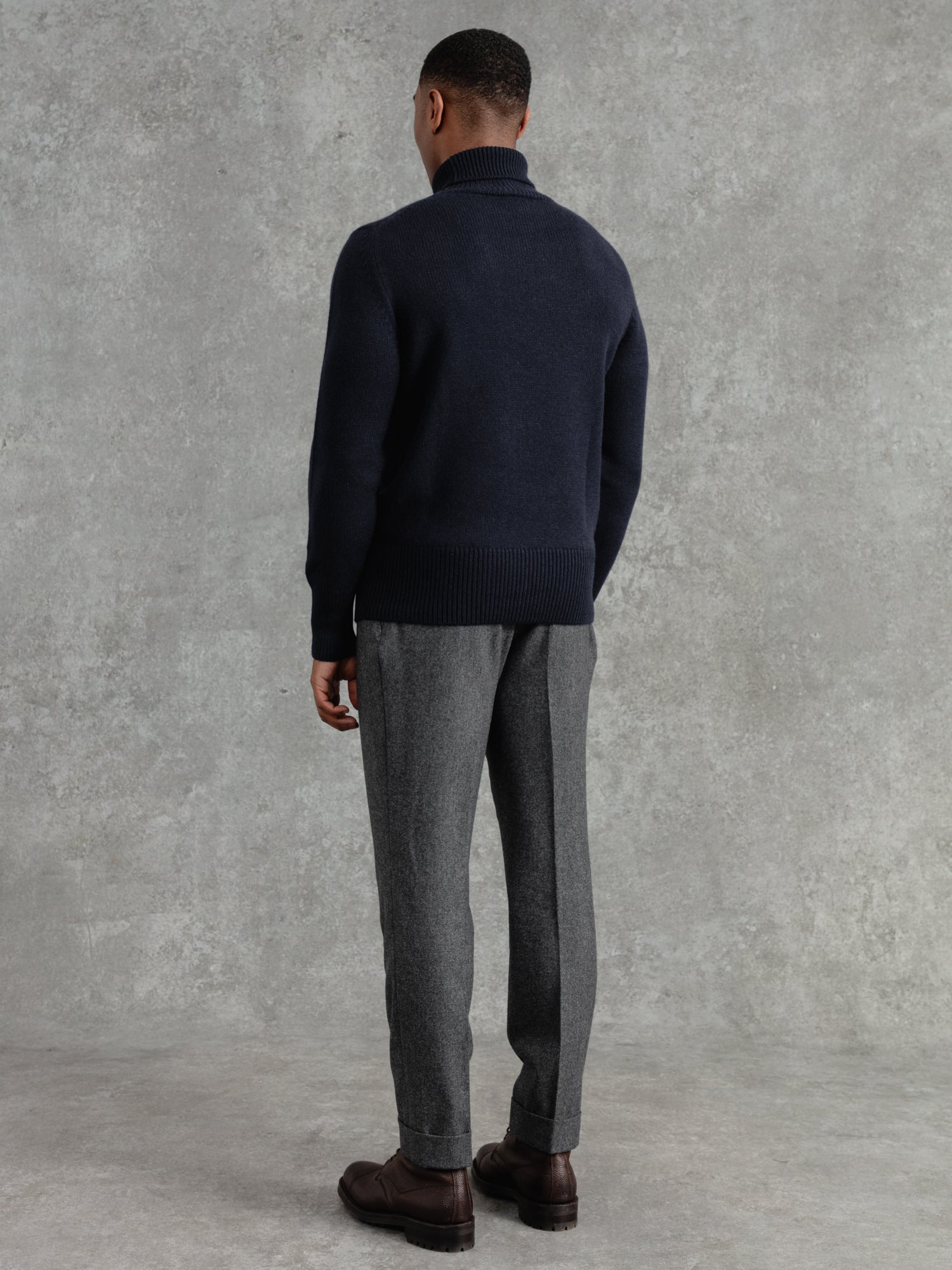 PWVC SS24 ECOMM LUKE DAY2 THE CASHMERE SUBMARINER ROLLNECK MIDNIGHT 1117