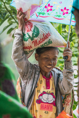 SULAWESI COFFEE FARMER CARRYING COFFEE BEANS