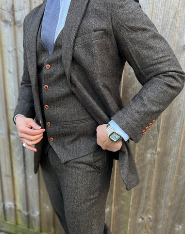 male wearing a hazel derby tweed 3 piece suit