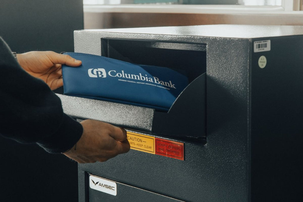 Depositing money in a cash safe