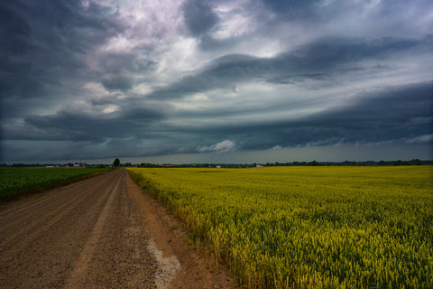 A Kansas storm approaches on the horizon