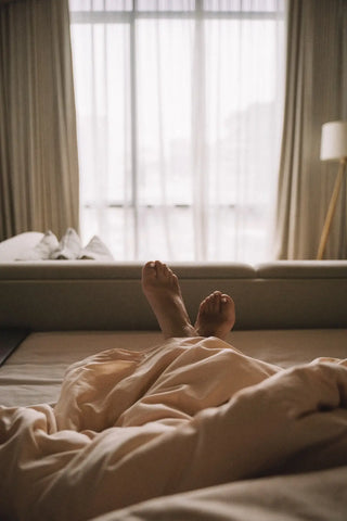feet_on_bed