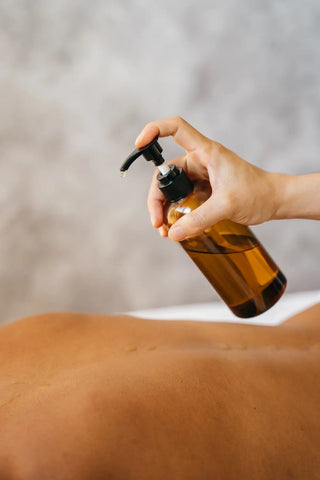 spraying_massage_oil
