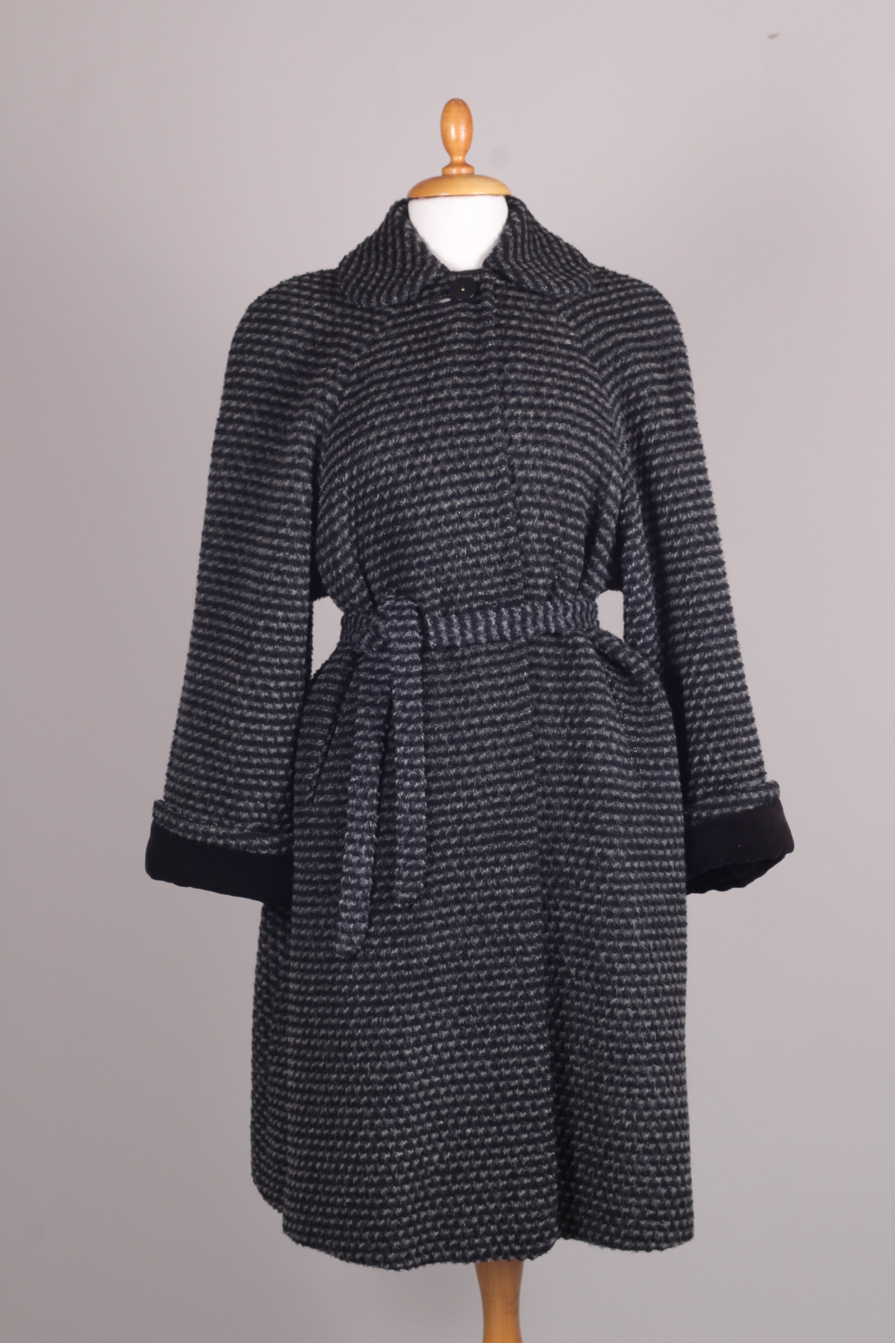 slim kjole Har det dårligt Frakke, grå/sort uld, velour på ærmerne. 1950. L – Vintage Divine