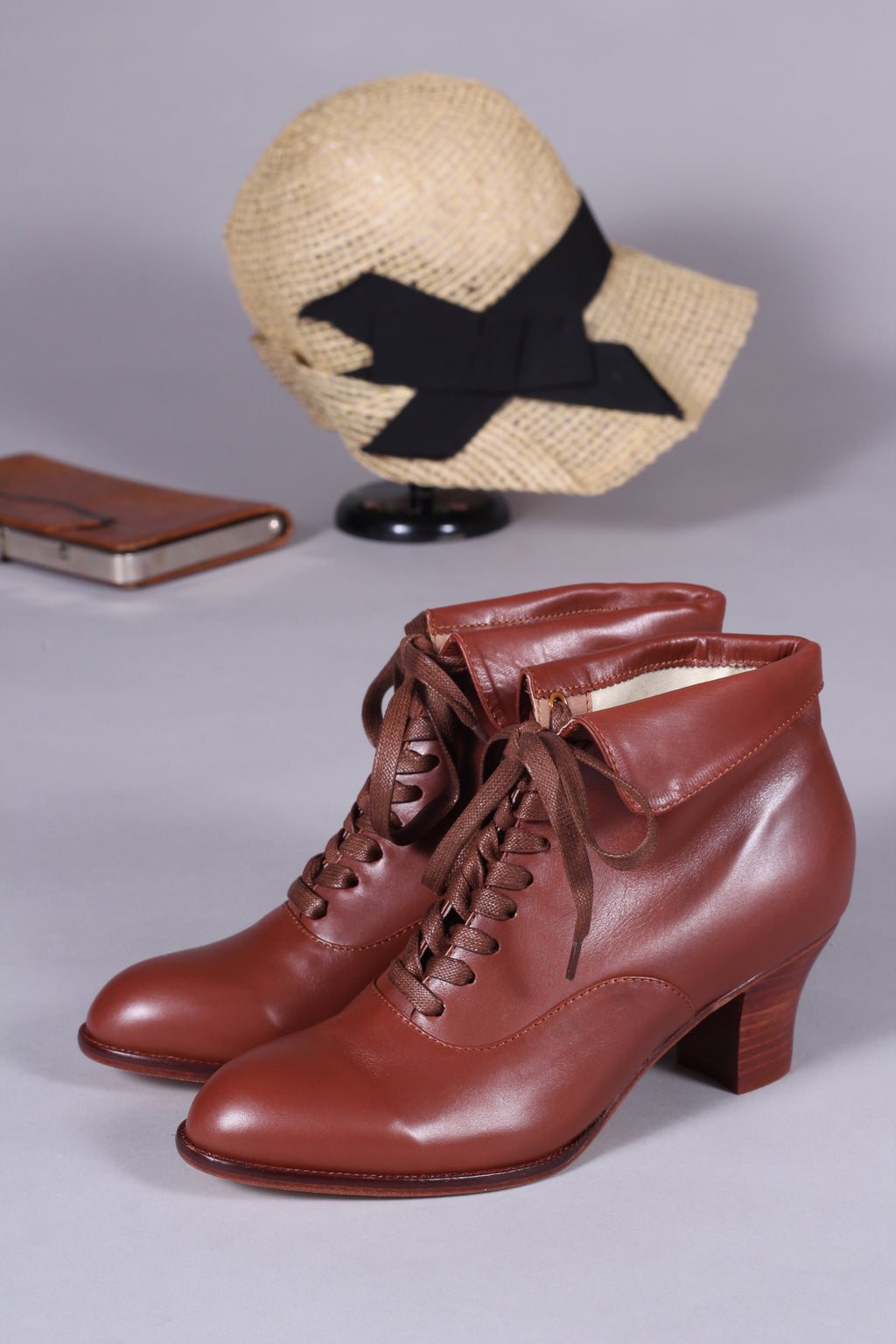 Perforering manuskript ved siden af Vintage sko - memery vintage retro sko. – Vintage Divine