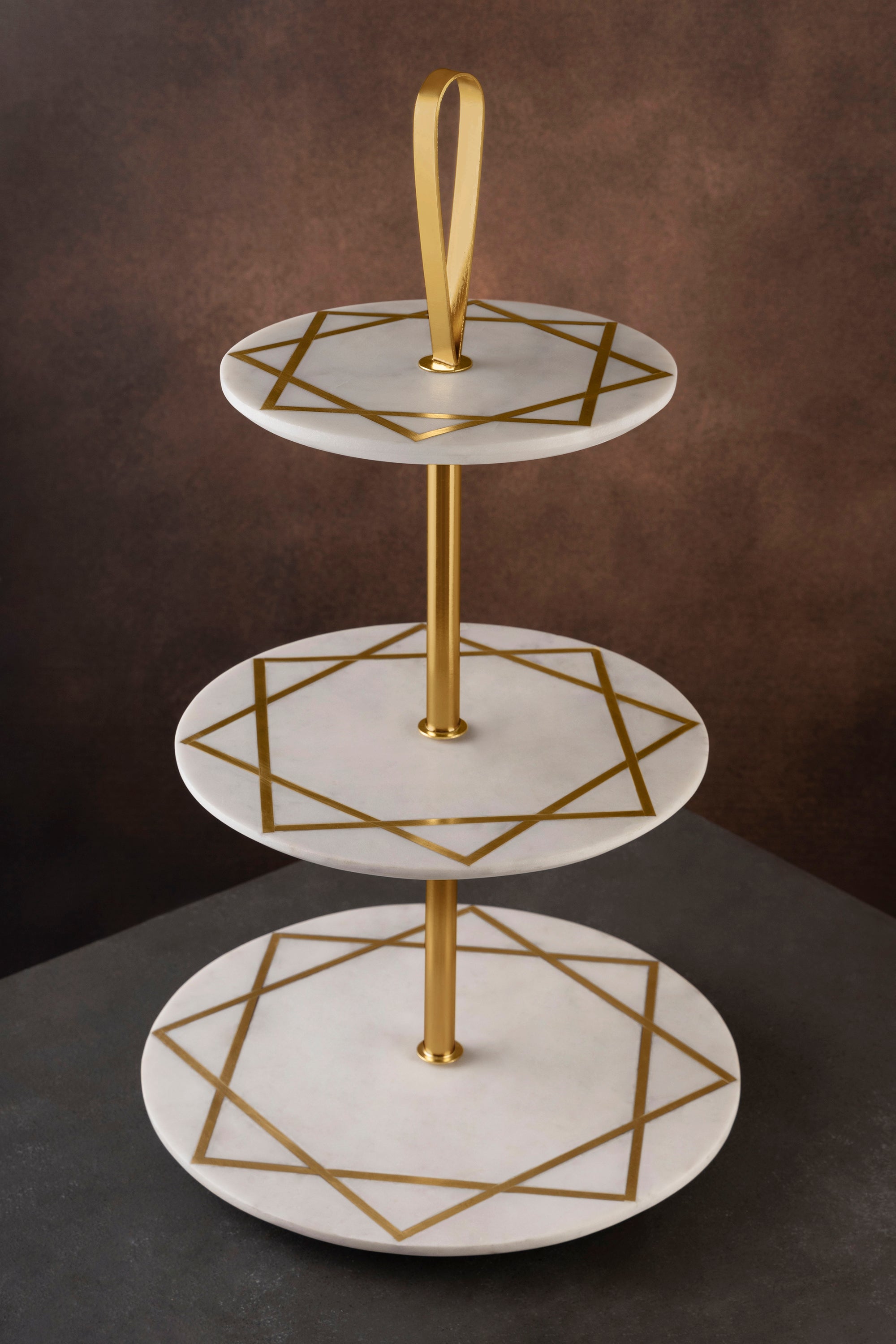 https://cdn.shopify.com/s/files/1/0043/0800/9030/products/GK51110-2-GAURI-KOHLI-White-Marble-3-Tiered-Dessert-and-Cake-Stand-Large.jpg?v=1671012919&width=2000