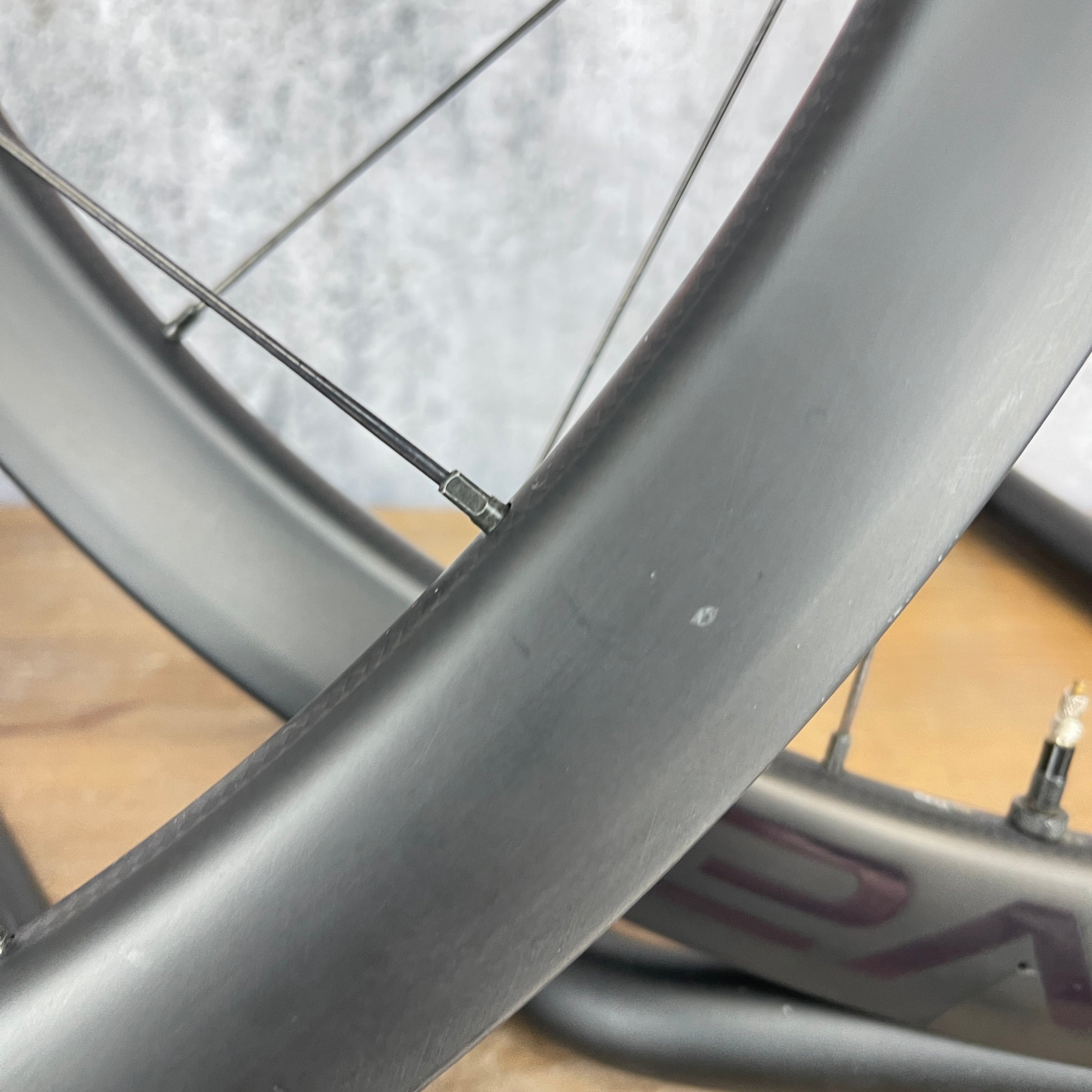 Lenen vangst Afleiden Roval C38 Carbon Disc Brake Road Bike Tubeless Wheelset 1579g –  CyclingUpgrades.com
