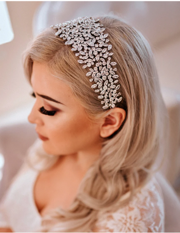 24 Best Hairstyles For Brides With Round Faces