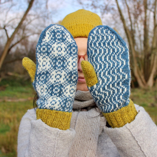 The Halo mittens in blue, white and yellow