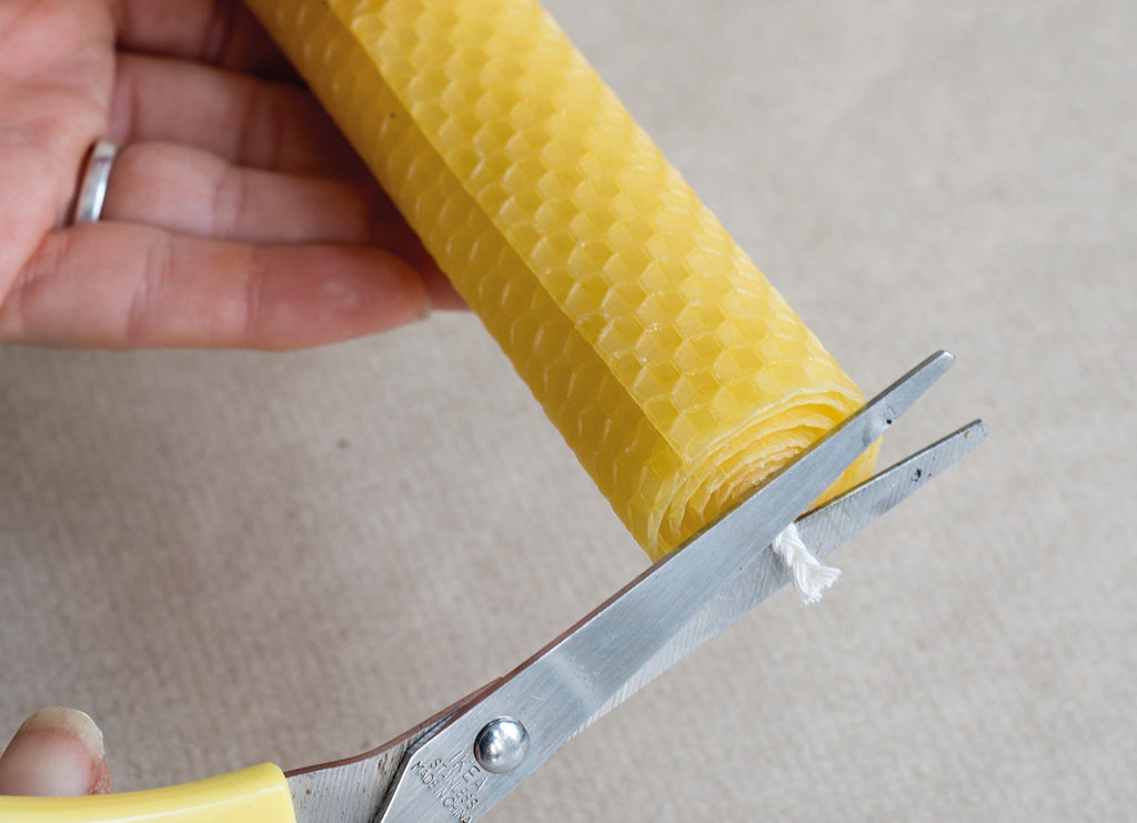 How to Make Rolled Candles Out of Sheets of Beeswax