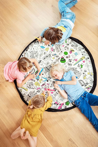 kids playing on best playmat for travel