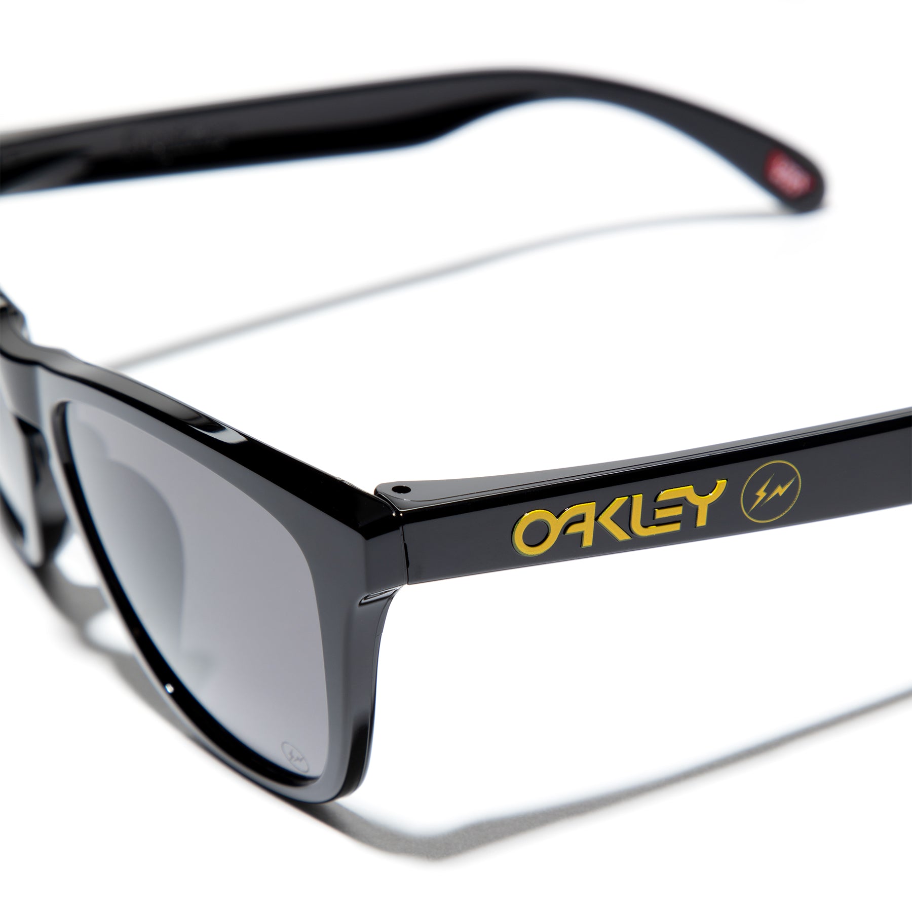 80/20クロス 【新品未使用】oakley × fragment イエロー | belapro.com.br