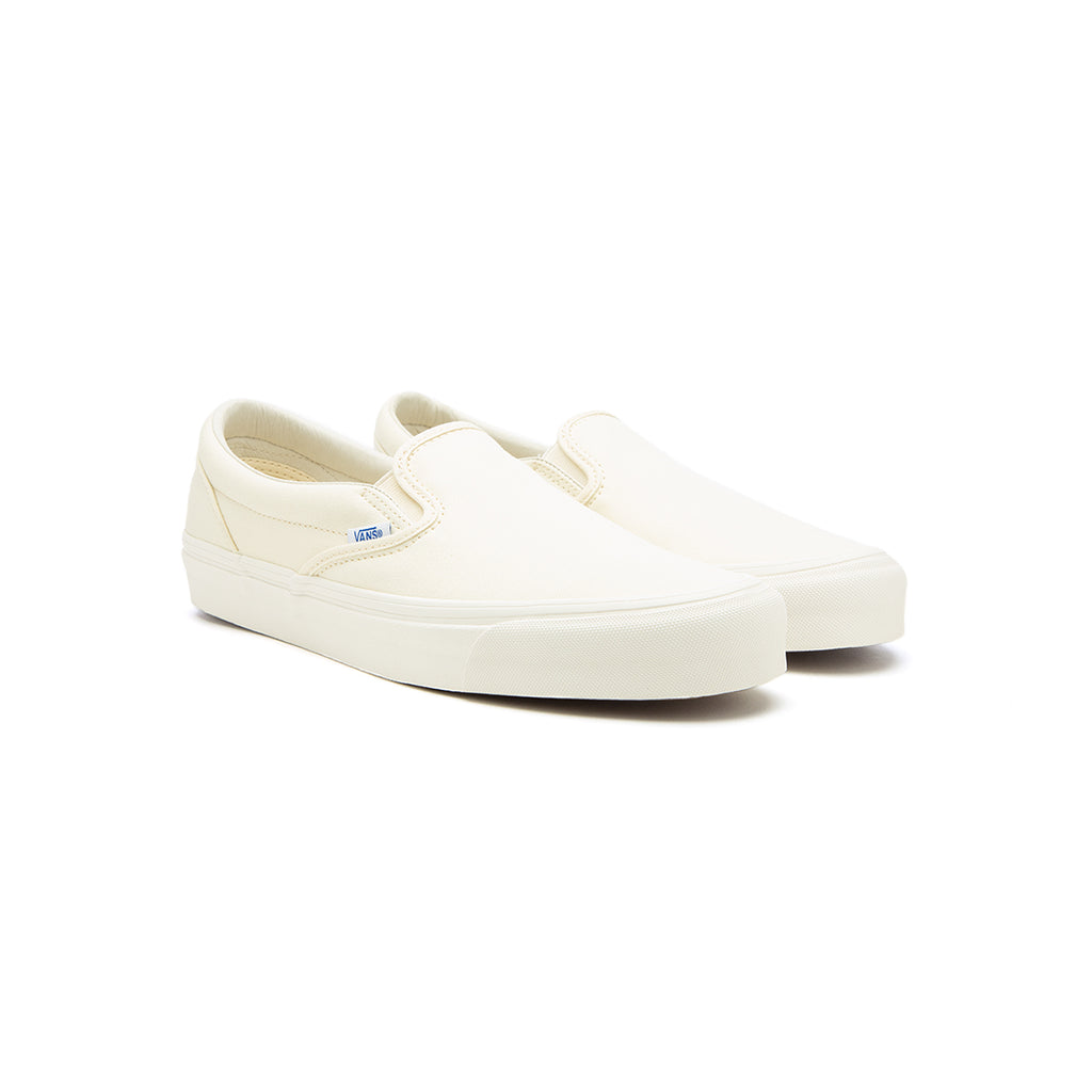 vans vault slip on all white