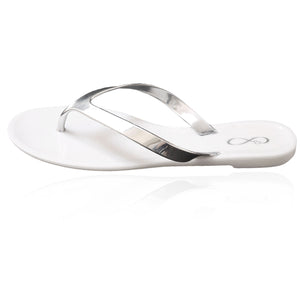 white jelly flip flops