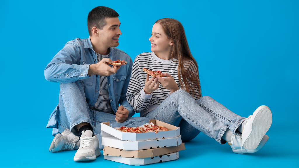 People eating Pizza