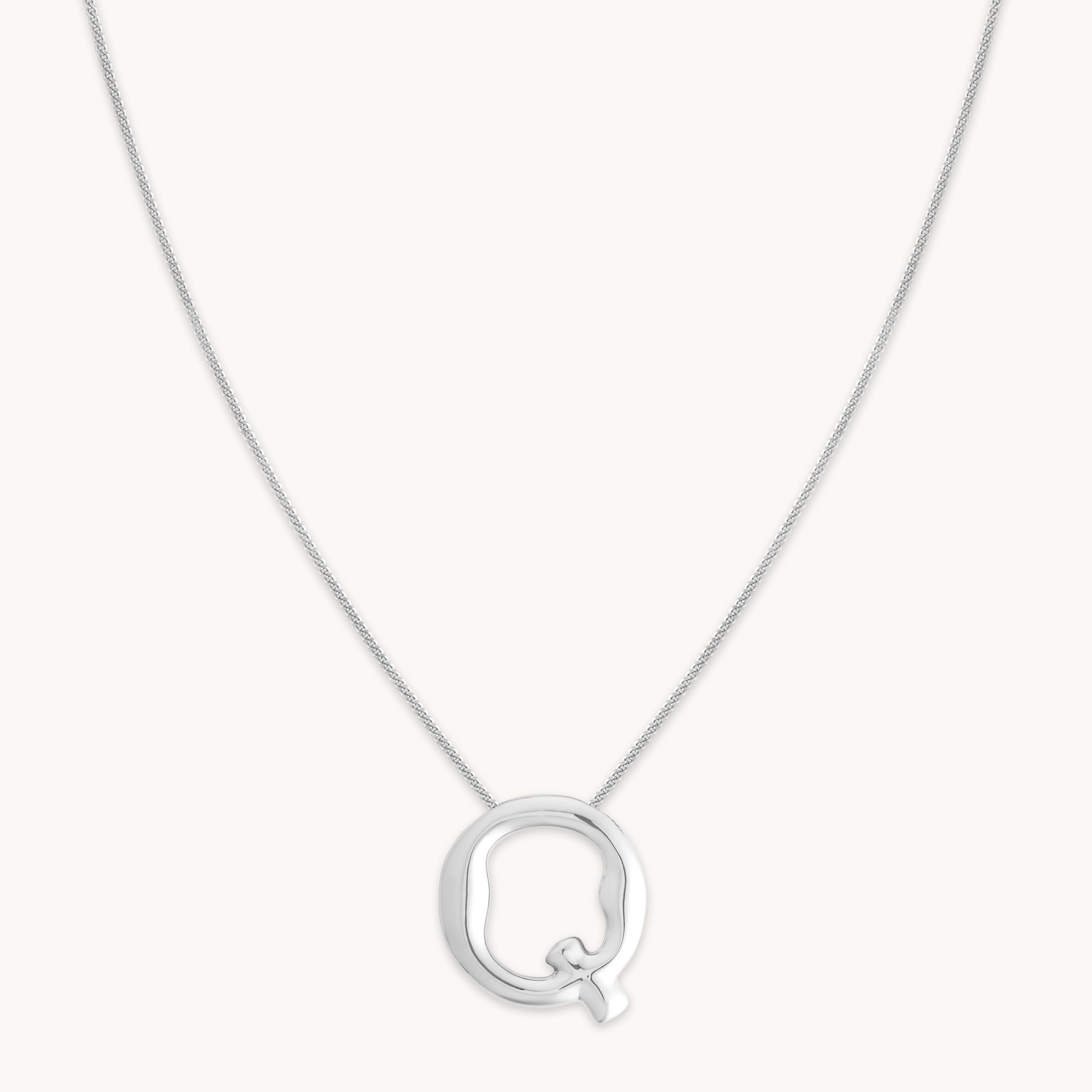 Astrid &amp; Miyu Initial Pendant Necklace Q In Silver In Metallic