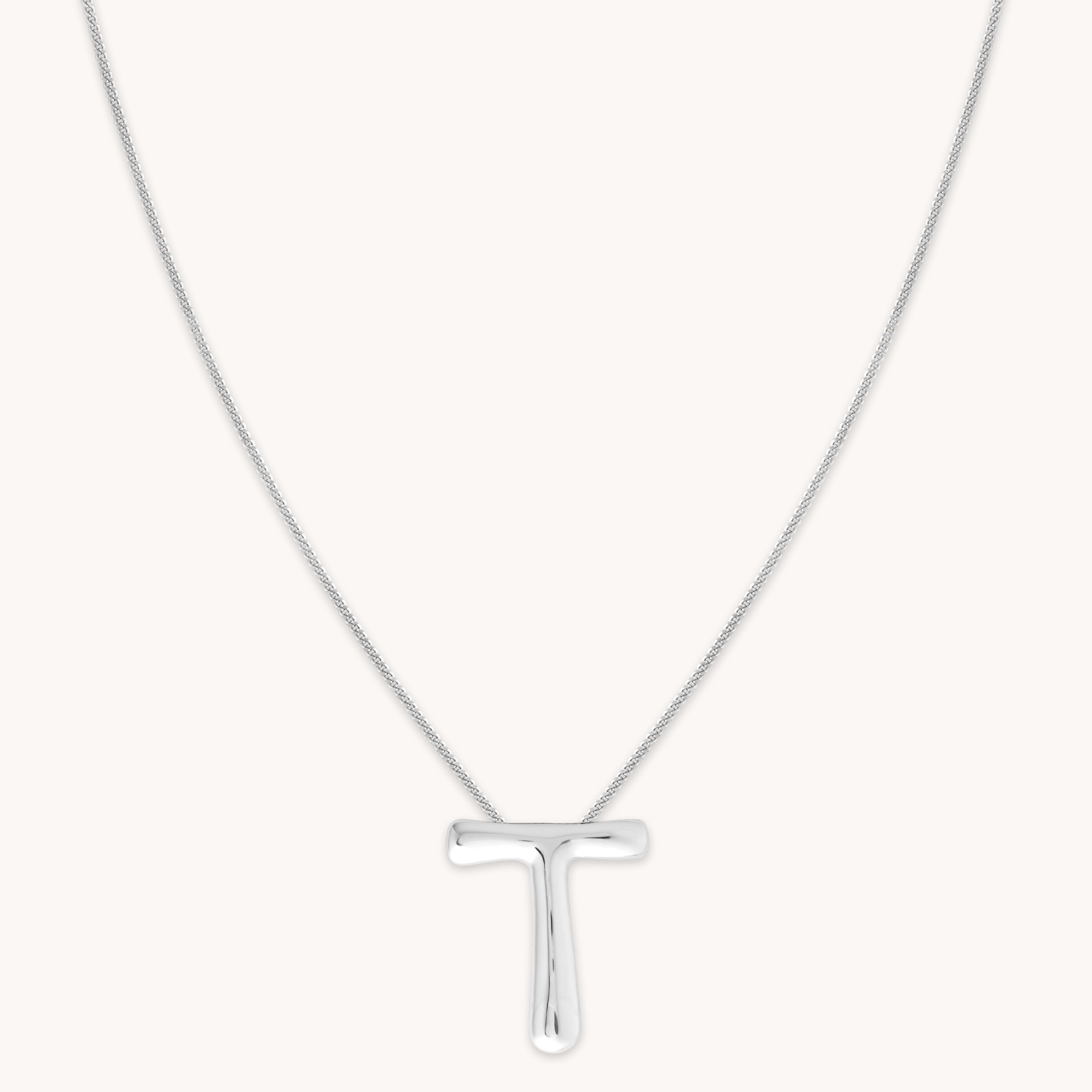 Astrid &amp; Miyu Initial Pendant Necklace T In Silver In White