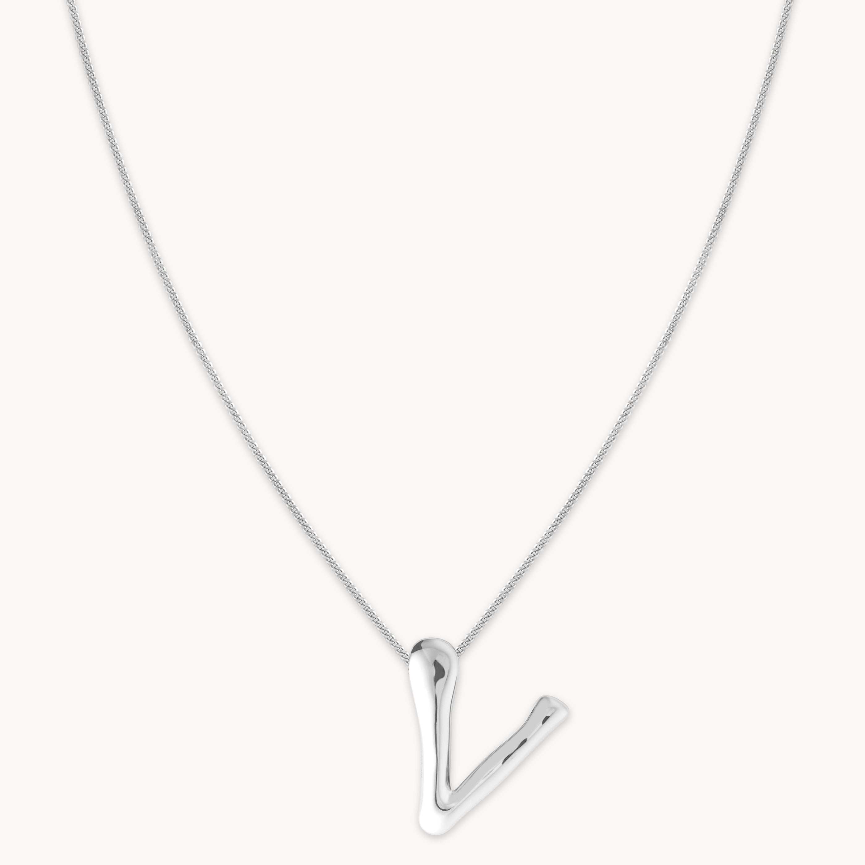 Astrid &amp; Miyu Initial Pendant Necklace V In Silver In White