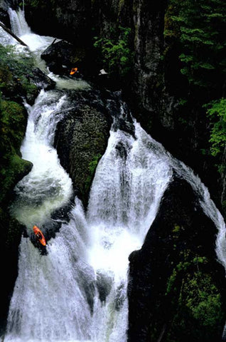 Two Kayakers paddling Frustration falls on the Salmon River Gorge.