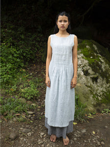 Sleeveless pleated cotton dress