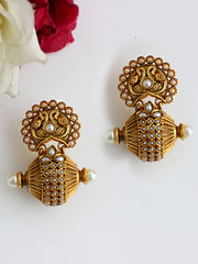 Nihira Earrings-Golden
