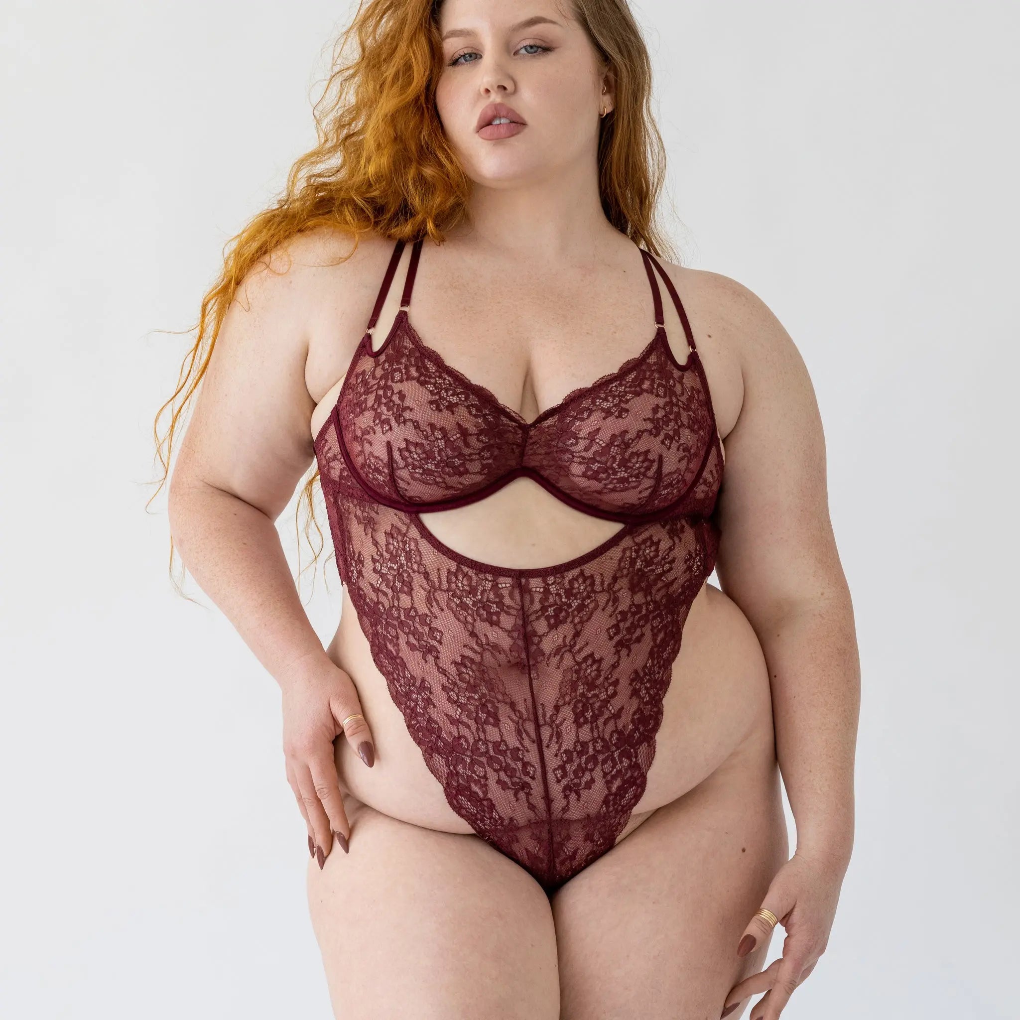 Model 5'4" 40C wearing size XL