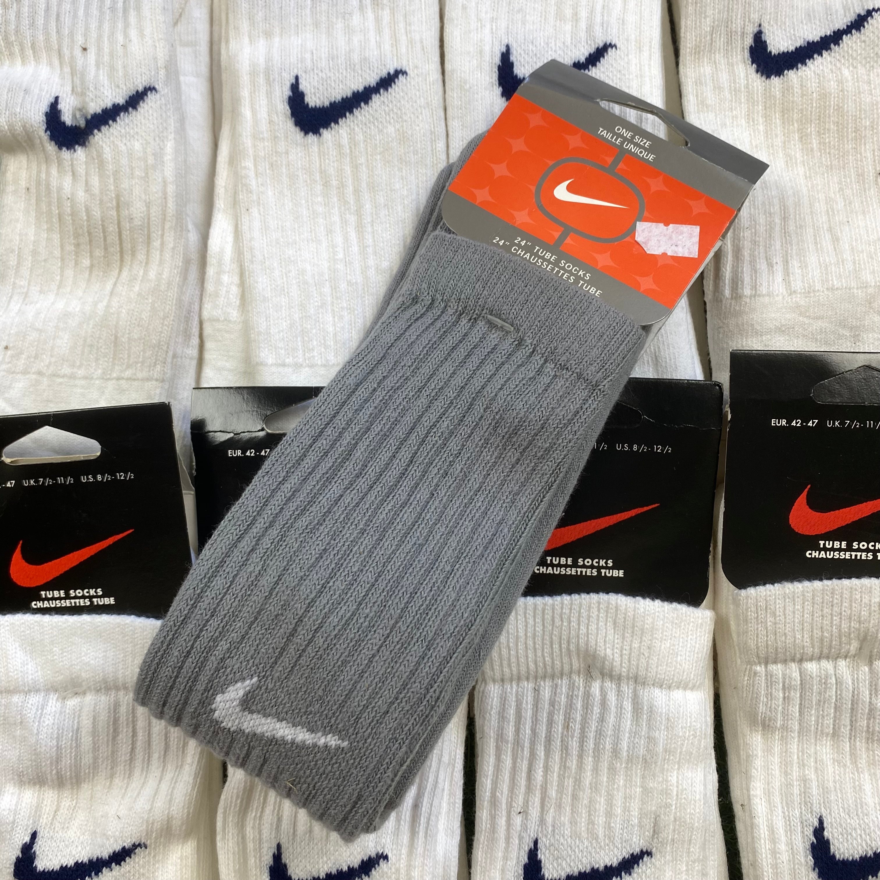 Qué Contracción heredar Vintage Nike Tube Socks Grey UK6 - 12 – Clout Closet