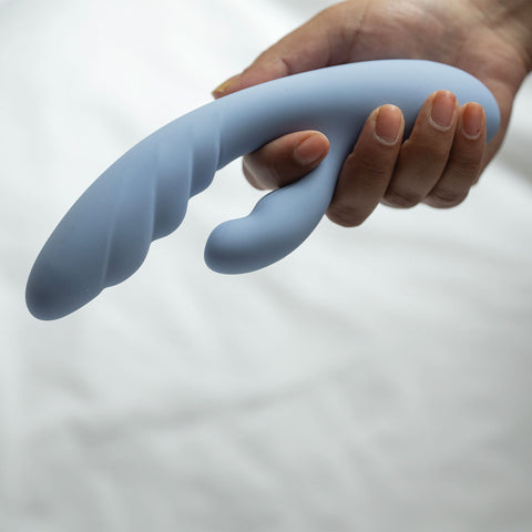 Hare rabbit vibrator med rillet top hånd