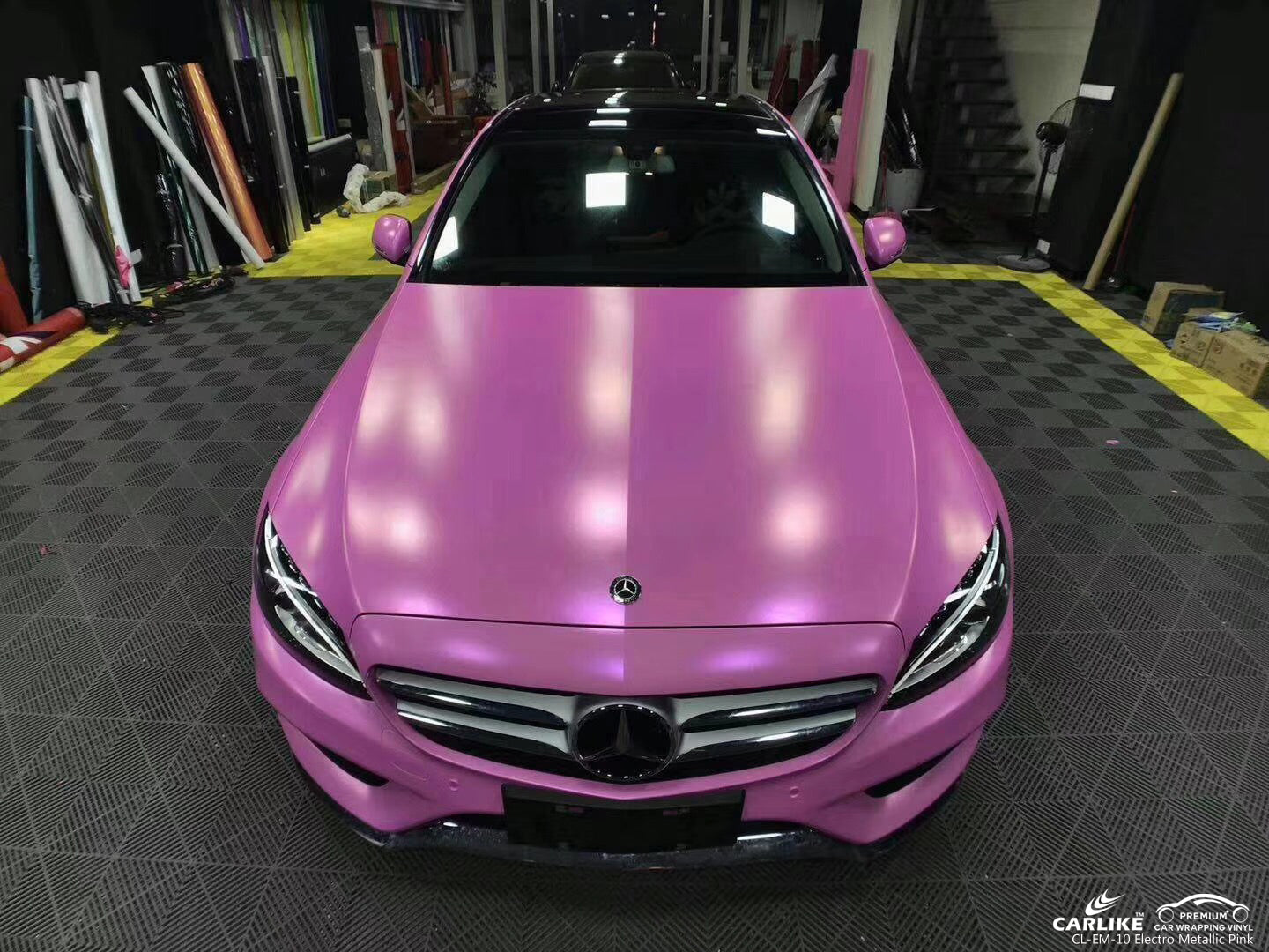 CL-EM-10 Vinilo electro metalizado rosa mate sobre mercedes benz