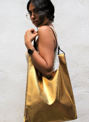 Bolso piel metalizada de oro tshirt