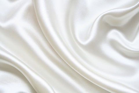 7 Reasons Why A Silk Pillowcase Should Be A Part of Your Skincare Must ...