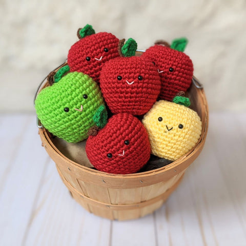 Crochet Apple Amigurumi Pattern, Graduation 2021 Apple Pattern, DIY Graduation Gift Apples