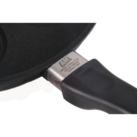 AMT pan with bakelite handle