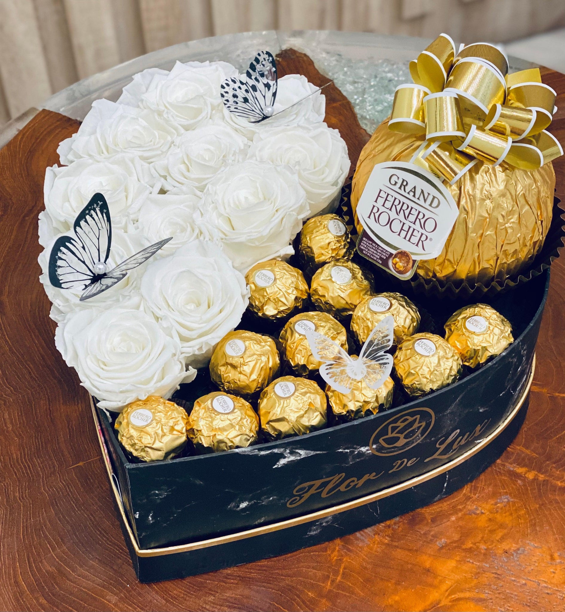 Medium Heart Gift Box - Preserved Roses & Ferrero Combo – Flor De Lux