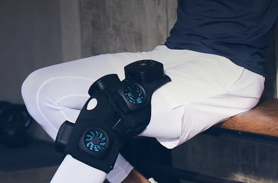 Therabody RecoveryTherm Hot and Cold Vibration Knee — Recovery For Athletes